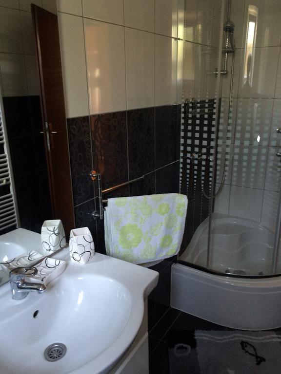 Guest House Josipovic โคเรนนิซา ภายนอก รูปภาพ
